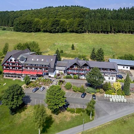 Berghotel Habbel Und Die Welt Kann Warten Cobbenrode Exterior photo
