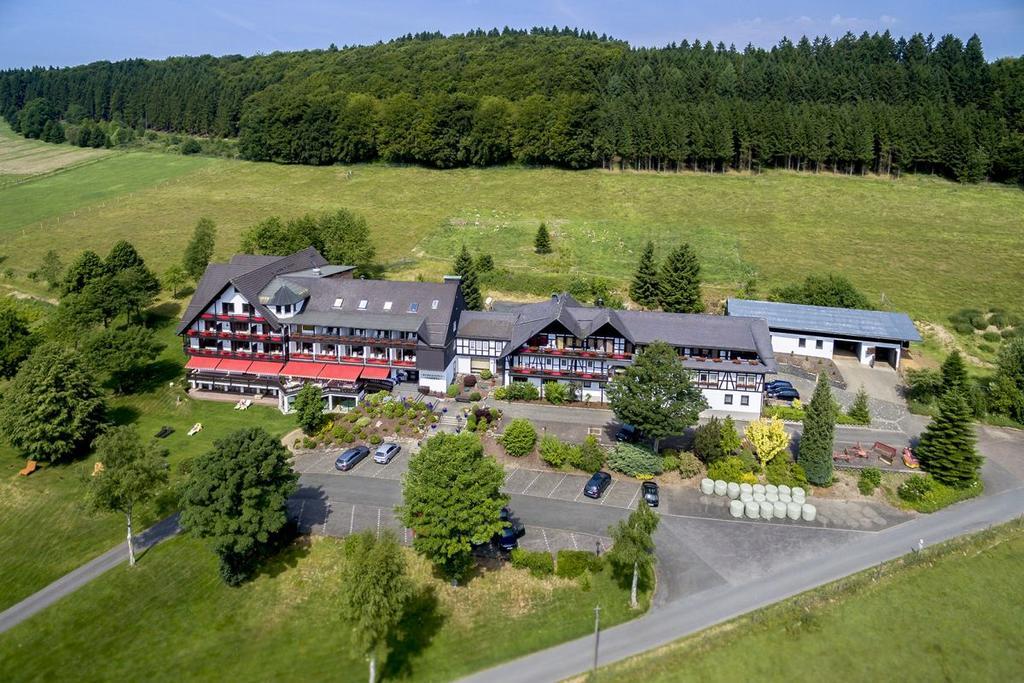 Berghotel Habbel Und Die Welt Kann Warten Cobbenrode Exterior photo